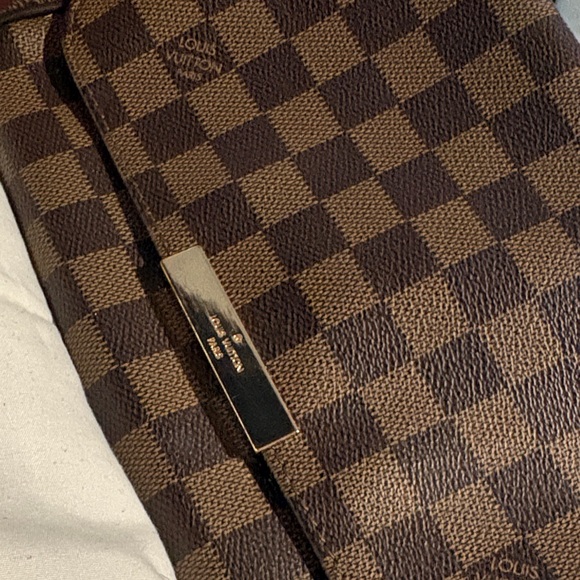 Louis Vuitton Brown Checkered Crossbody Bag - Picture 2 of 8